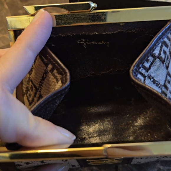 GIVENCHY Change Purse Wallet - Picture 2 of 7
